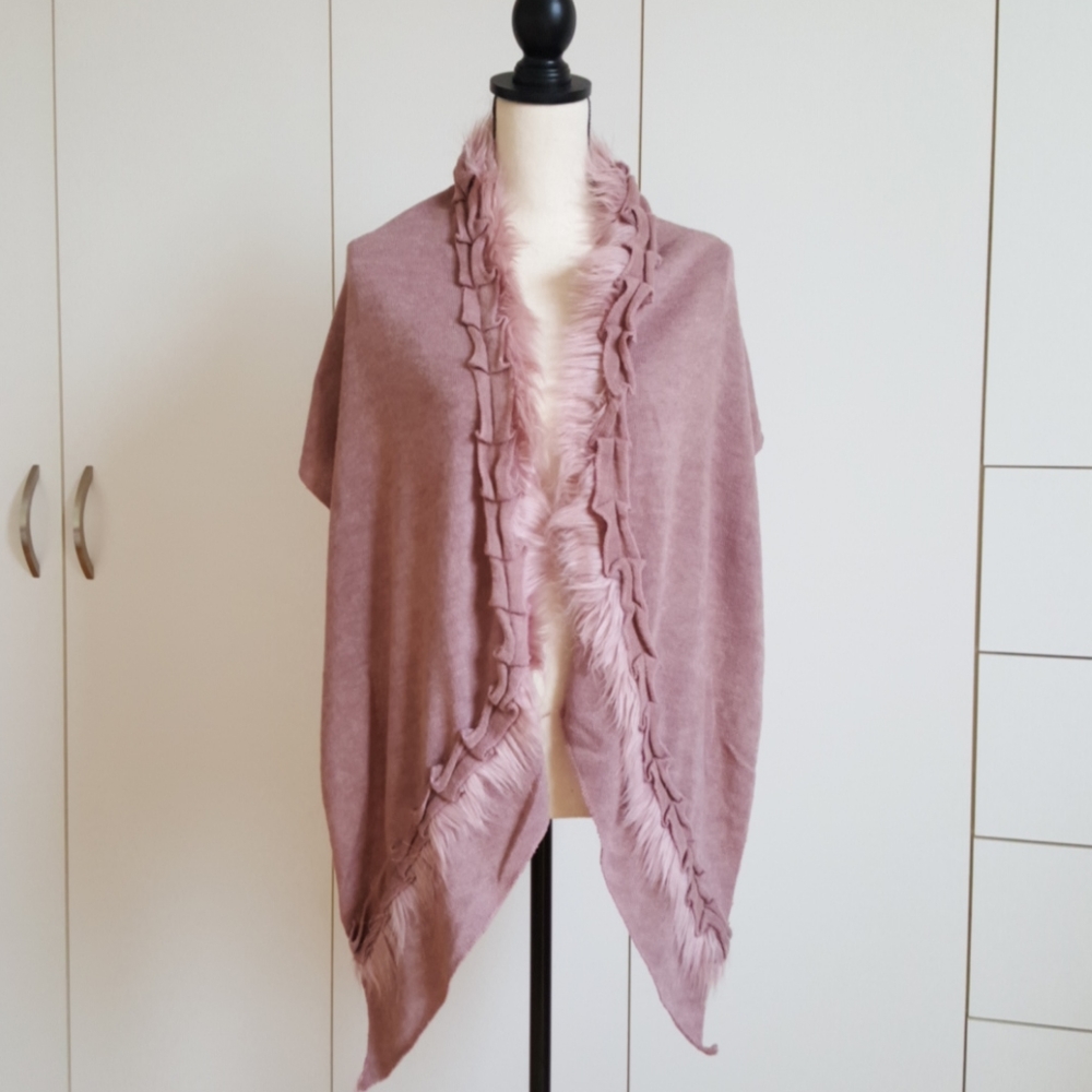Scarf with faux fur